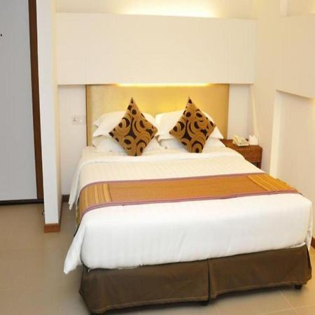The Rgn City Lodge Γιανγκόν Εξωτερικό φωτογραφία