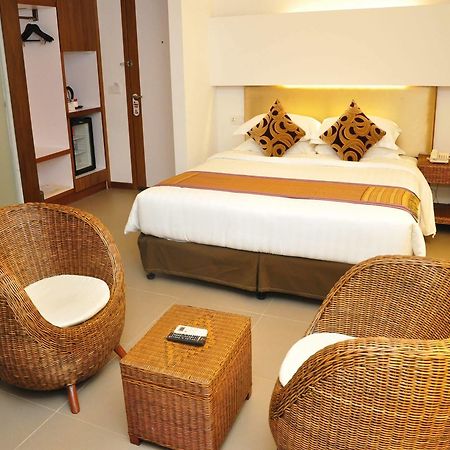 The Rgn City Lodge Γιανγκόν Εξωτερικό φωτογραφία