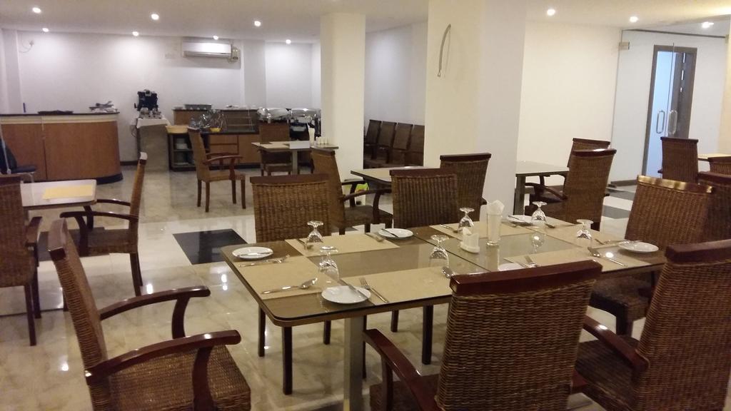 The Rgn City Lodge Γιανγκόν Εξωτερικό φωτογραφία