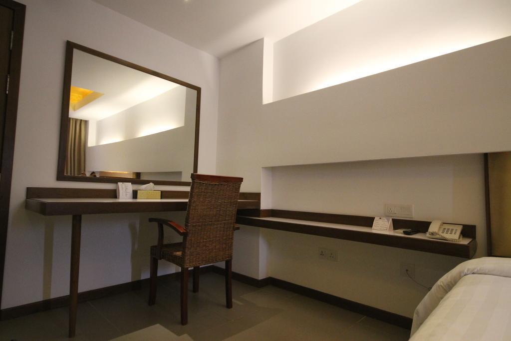 The Rgn City Lodge Γιανγκόν Εξωτερικό φωτογραφία