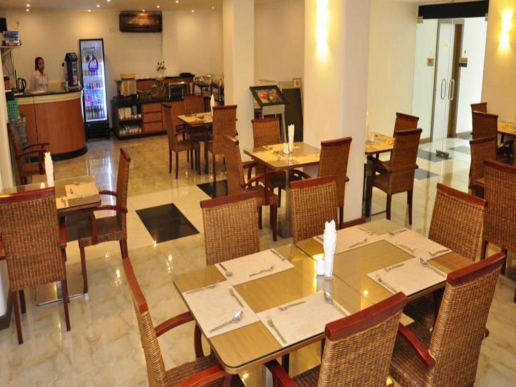 The Rgn City Lodge Γιανγκόν Εξωτερικό φωτογραφία