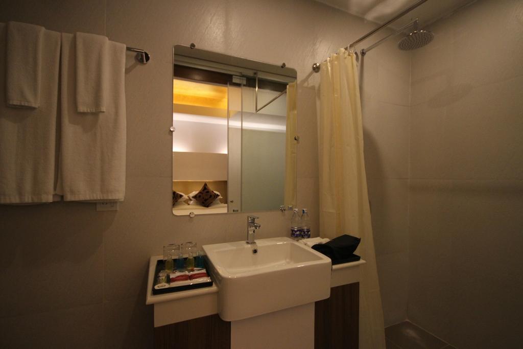 The Rgn City Lodge Γιανγκόν Εξωτερικό φωτογραφία