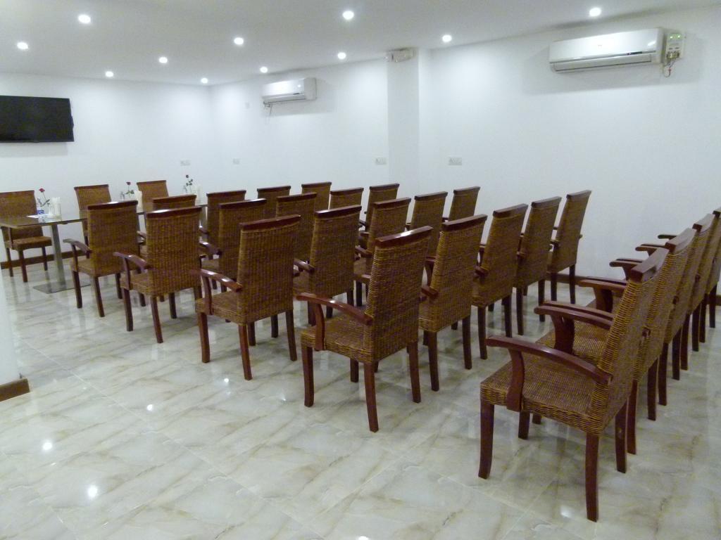 The Rgn City Lodge Γιανγκόν Εξωτερικό φωτογραφία