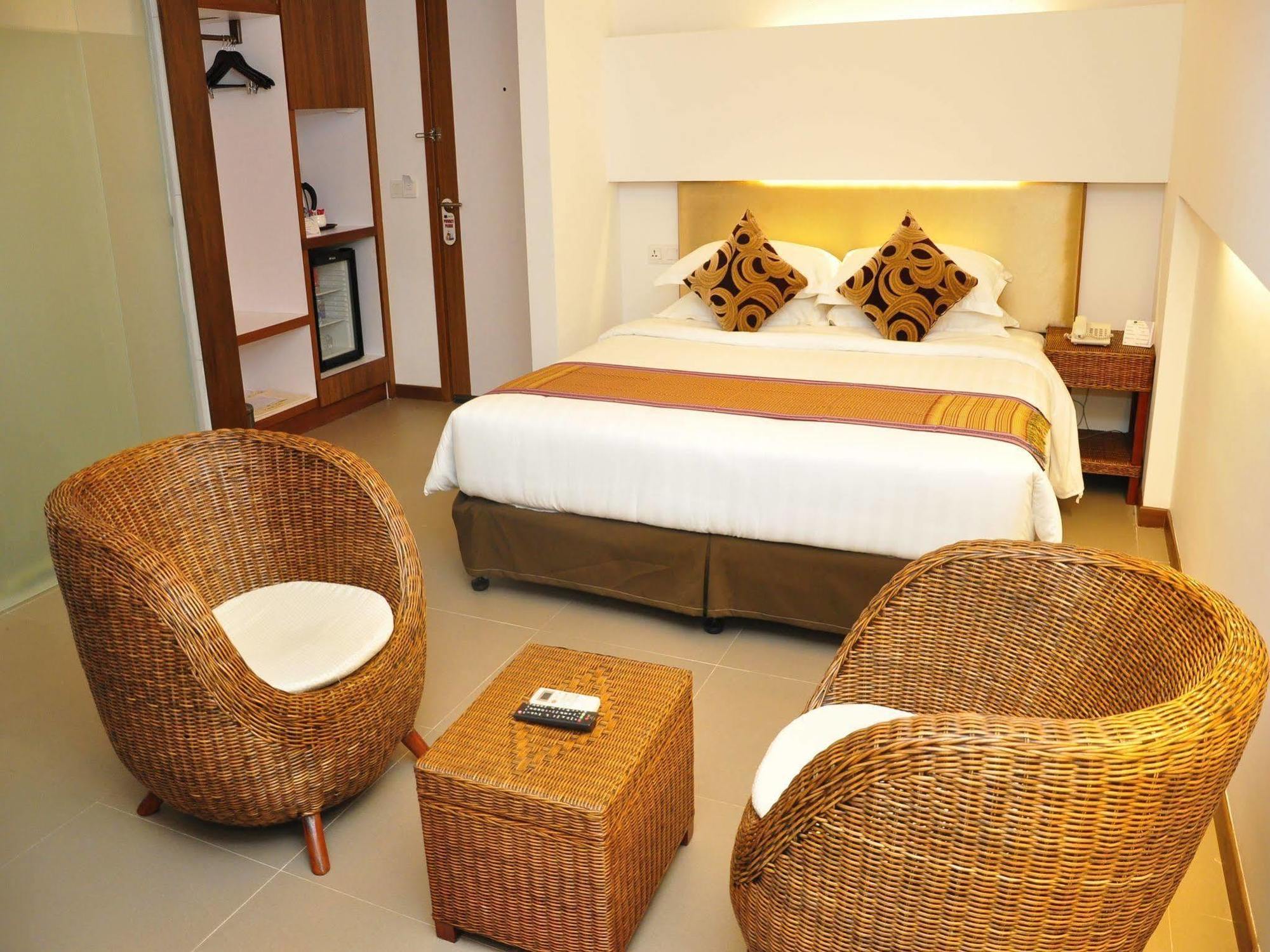 The Rgn City Lodge Γιανγκόν Εξωτερικό φωτογραφία