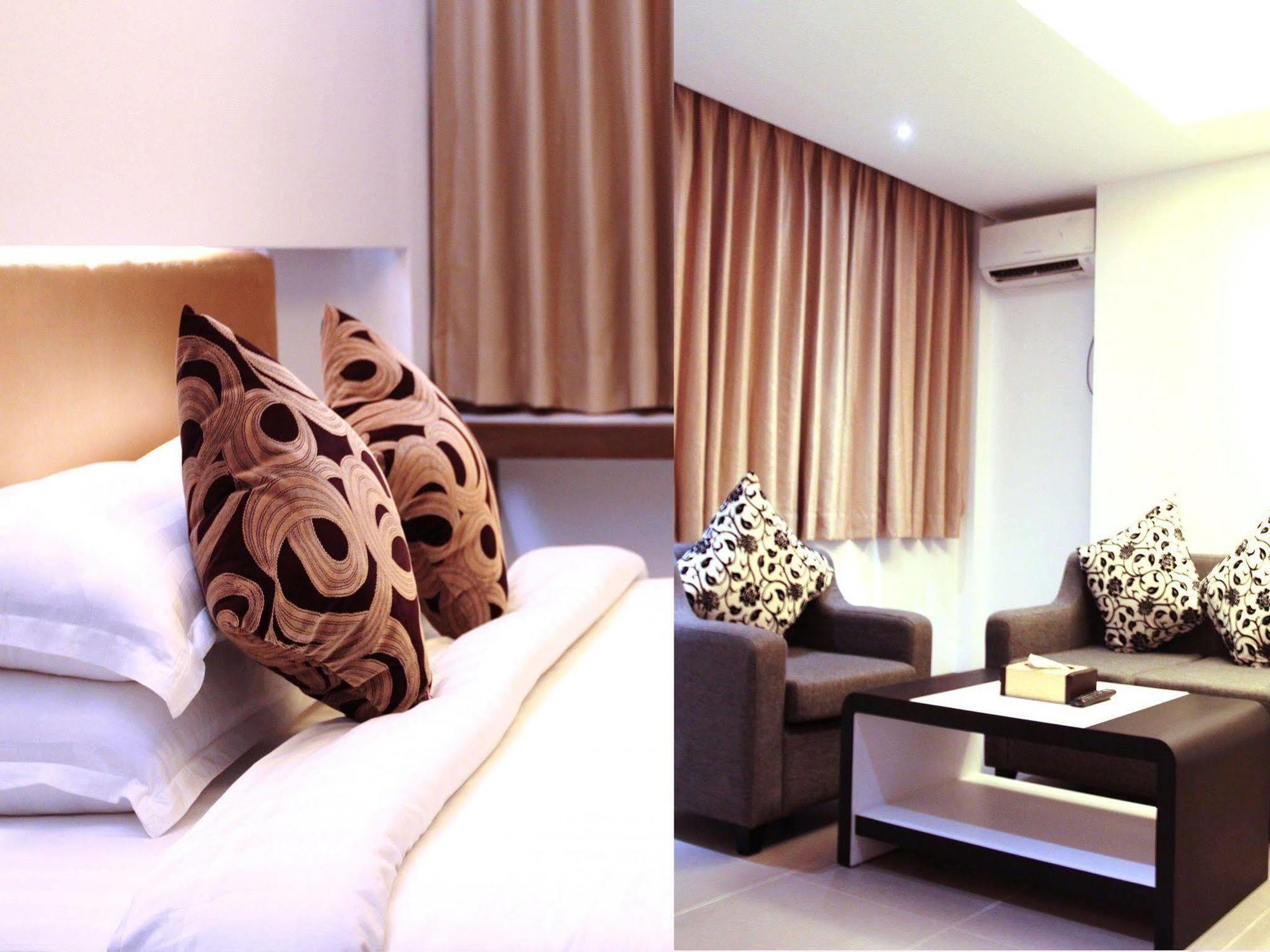 The Rgn City Lodge Γιανγκόν Εξωτερικό φωτογραφία