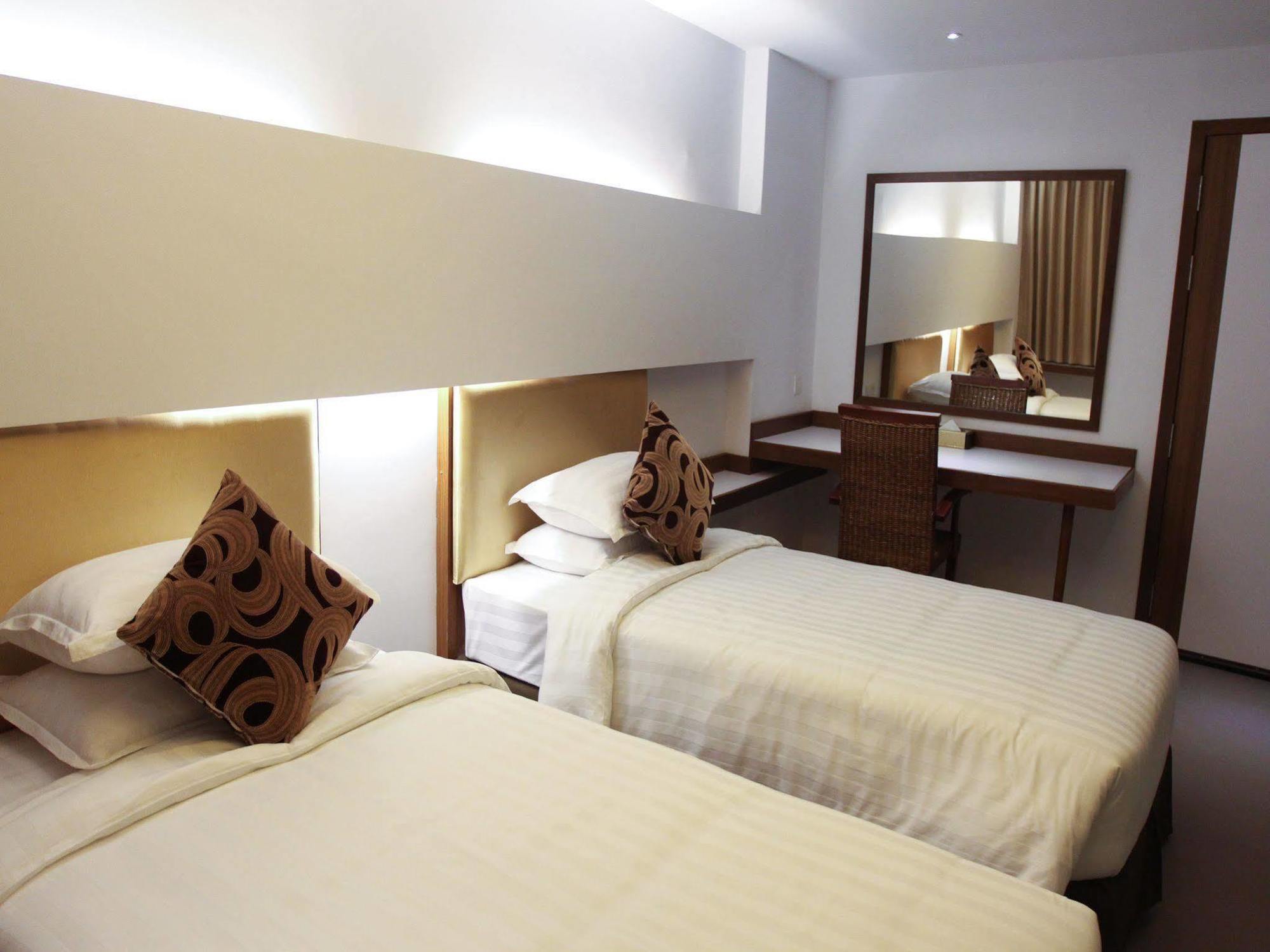 The Rgn City Lodge Γιανγκόν Εξωτερικό φωτογραφία
