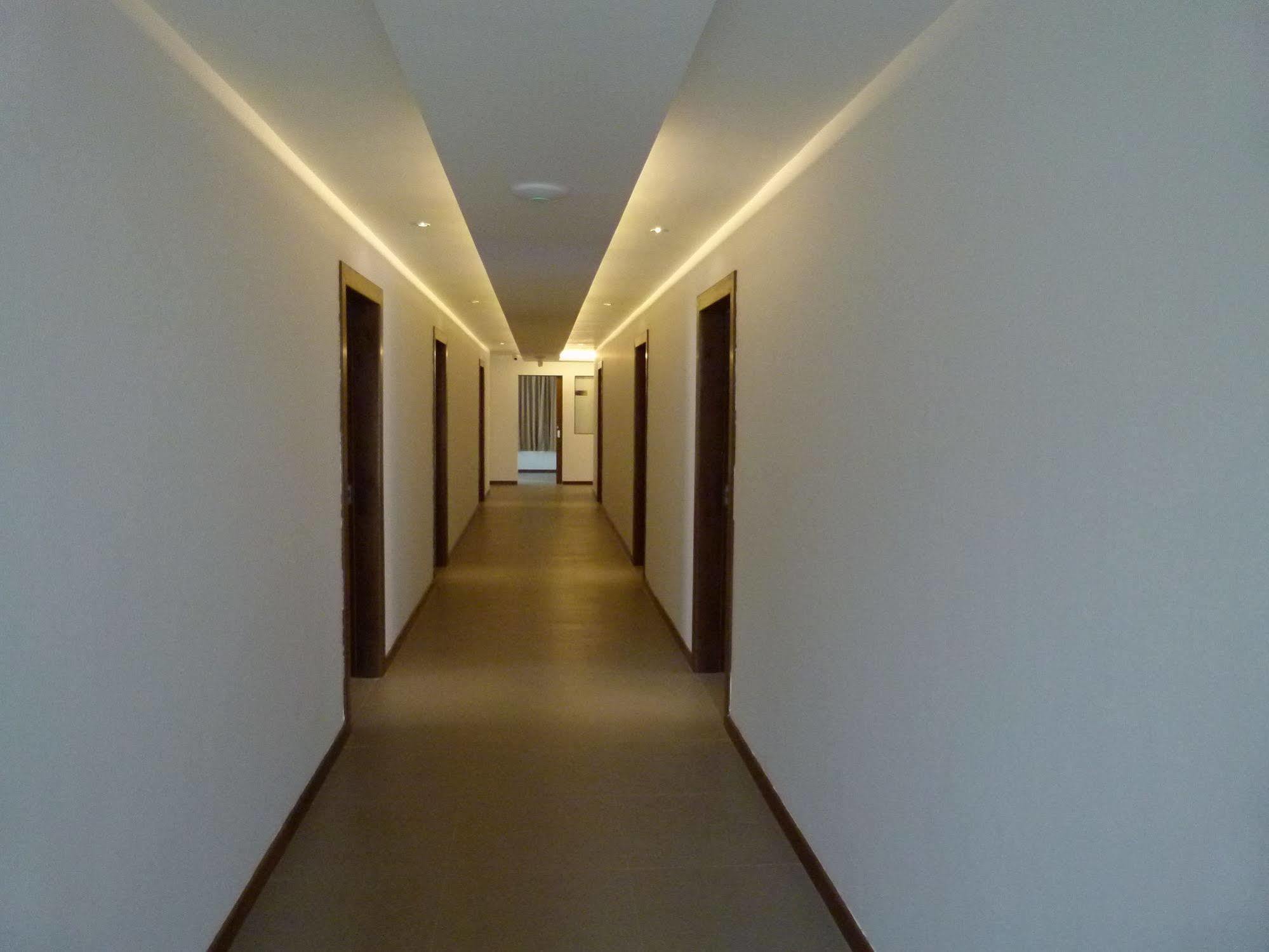 The Rgn City Lodge Γιανγκόν Εξωτερικό φωτογραφία
